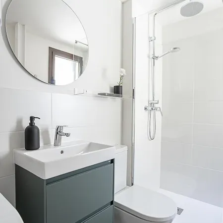 Modern 1 Bedroom Near Drassanes Apartment *